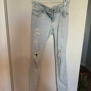 Bullhead Light Wash Ripped Skinny Jeans